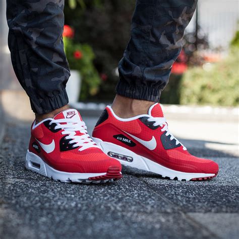 Rote Sneaker von Nike Air Max 